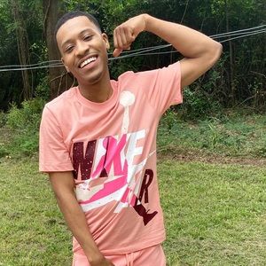 Meet your Posher, Derrick